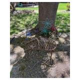 Concrete lawn ball hoder; metal wire seat