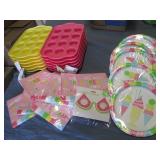 Sundae topping trays, plates and na...