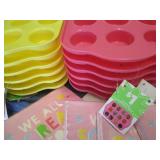 Sundae topping trays, plates and na...