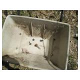 Manually operated fertilizer spread...