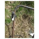 Manually operated fertilizer spread...