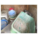 Lot of assorted planters in a varie...