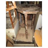 Vintage ornate ruffled edge wood en...