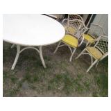 Vintage 5-Piece Wicker style Round ...
