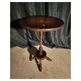 Wood Pedestal Side Table with Round Top
