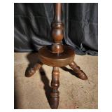Wood Pedestal Side Table with Round Top