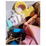 Mixed Dollhouse Furniture & Accessories (Lot of 18)