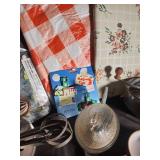 Mixed Vintage Kitchenware & Decor (Lot of 12)