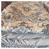 BR1 - J. Queen New York Comforter Set 81 x 86 In With 5 Pillows (Lot of 6)