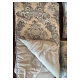 BR1 - J. Queen New York Comforter Set 81 x 86 In With 5 Pillows (Lot of 6)