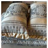 BR1 - J. Queen New York Comforter Set 81 x 86 In With 5 Pillows (Lot of 6)