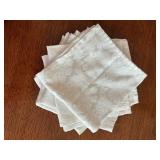LR - Kate Spade New York Table Cloth, Napkins and Napkin Rings Mixed Lot