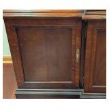 K - Vintage Thomasville Mahogany Breakfront China Cabinet