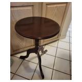 Round Pedestal Side Table with Turned Column and Cabriole Legs