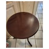 Round Pedestal Side Table with Turned Column and Cabriole Legs