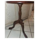 Round Pedestal Side Table with Turned Column and Cabriole Legs