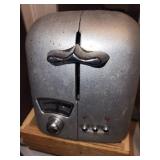 DeLonghi 2-Slice Toaster with Assorted Glass Jars and Lids