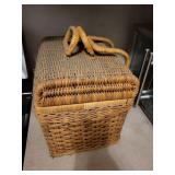 Handwoven Wicker pic nic basket  - Lift-Top Lid - Dual Handles