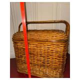 Vintage Wicker Picnic Basket Hinged Lid Swing Handle Natural Brown