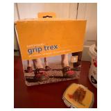 Ruffwear Grip Trex Dog Boots XS Red Set of 4 with Box Good