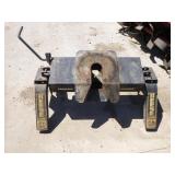 Reese 5th Wheel Hitch with Base