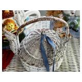 Wicker Coffee Table & Contents Inc Tea-Themed Ceramic Decor, Lamp & Books Mixed Lot