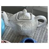 Wicker Coffee Table & Contents Inc Tea-Themed Ceramic Decor, Lamp & Books Mixed Lot