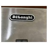 DeLonghi Sandwich Maker, Salton Poach & Boil & Temp-Tations Bakeware