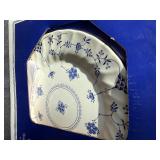 Royal Wessex by Churchill 16-Piece Blue Floral Dinnerware Set in Box - total contents unverified