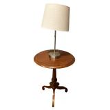 1990s Ethan Allen Country Crossings Traditional Farmhouse Solid Maple Candle Stand Side Table (17-8415 Cinnamon) with 360 Lighting Flesner Brushed Nickel Table Lamp