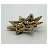 Garnet Starburst Brooch Pin - 1.5 in Dia Gold-Tone