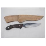 Vintage Maxam Hunting Knife. 5.5" blade, comes with belt sheath