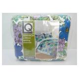 Queen Size 4 Piece Bedding Set. New
