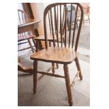 Oak Dining Room table 47" diameter with 6 chairs & 2 leaves (11.5" wide each)