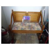 Entry bench setee. As shown. CASH ON SITE ONLY. PICKUP IS TUESDAY MAY 26TH FROM 11 AM TO 4 PM ONLY. THERE IS NO OTHER OPPORTUNITY TO PICK UP YOUR ITEM THAN THIS TIME & REGARDLESS WHAT THE SCHEDULE STA