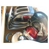 Box of kitchen appliances. As shown. As shown. CASH ON SITE ONLY. PICKUP IS TUESDAY MAY 26TH FROM 11 AM TO 4 PM ONLY. THERE IS NO OTHER OPPORTUNITY TO PICK UP YOUR ITEM THAN THIS TIME & REGARDLESS WHA