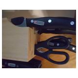 MG world class knife set. As shown. Entry bench setee. As shown. CASH ON SITE ONLY. PICKUP IS TUESDAY MAY 26TH FROM 11 AM TO 4 PM ONLY. THERE IS NO OTHER OPPORTUNITY TO PICK UP YOUR ITEM THAN THIS TIM