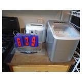Kitchen appliances. As shown. Entry bench setee. As shown. CASH ON SITE ONLY. PICKUP IS TUESDAY MAY 26TH FROM 11 AM TO 4 PM ONLY. THERE IS NO OTHER OPPORTUNITY TO PICK UP YOUR ITEM THAN THIS TIME & RE