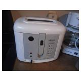 Kitchen appliances. As shown. Entry bench setee. As shown. CASH ON SITE ONLY. PICKUP IS TUESDAY MAY 26TH FROM 11 AM TO 4 PM ONLY. THERE IS NO OTHER OPPORTUNITY TO PICK UP YOUR ITEM THAN THIS TIME & RE