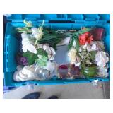 2 bins of bedding & decorations. As shown. Entry bench setee. As shown. CASH ON SITE ONLY. PICKUP IS TUESDAY MAY 26TH FROM 11 AM TO 4 PM ONLY. THERE IS NO OTHER OPPORTUNITY TO PICK UP YOUR ITEM THAN T