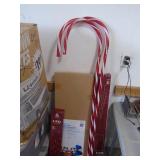 Candy canes & Chrsitmas items. As shown. Entry bench setee. As shown. CASH ON SITE ONLY. PICKUP IS TUESDAY MAY 26TH FROM 11 AM TO 4 PM ONLY. THERE IS NO OTHER OPPORTUNITY TO PICK UP YOUR ITEM THAN THI