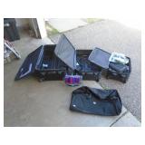 American tourister luggage set. Appears slightly used. As shown. CASH ON SITE ONLY. PICKUP IS TUESDAY MAY 26TH FROM 11 AM TO 4 PM ONLY. THERE IS NO OTHER OPPORTUNITY TO PICK UP YOUR TIEM THAN THIS TIM