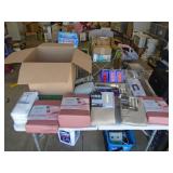 Assorted linens. As shown. CASH ON SITE ONLY. PICKUP IS TUESDAY MAY 26TH FROM 11 AM TO 4 PM ONLY. THERE IS NO OTHER OPPORTUNITY TO PICK UP YOUR TIEM THAN THIS TIME & REGARDLESS WHAT THE SCHEDULE STATE