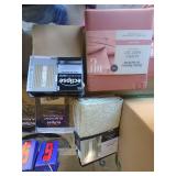 Assorted linens. As shown. CASH ON SITE ONLY. PICKUP IS TUESDAY MAY 26TH FROM 11 AM TO 4 PM ONLY. THERE IS NO OTHER OPPORTUNITY TO PICK UP YOUR TIEM THAN THIS TIME & REGARDLESS WHAT THE SCHEDULE STATE