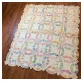 Double Wedding Ring Patchwork Quilt with Scalloped Edge (Twin Size)