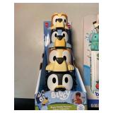 NH 1 - Bluey Family Pourers & Battat Safari Friends Book (Lot of 2)