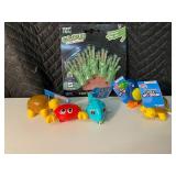 D1 - Crazy Fun Glow Alien Hands 5-piece Set & Wind-Up Toy Animals (Lot of 10)