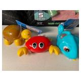 D1 - Crazy Fun Glow Alien Hands 5-piece Set & Wind-Up Toy Animals (Lot of 10)