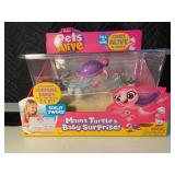H3 - Zuru Pets Alive Mama Turtle & Baby Surprise Water Toy