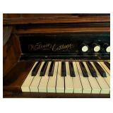 Victorian Cottage Upright Reed Organ